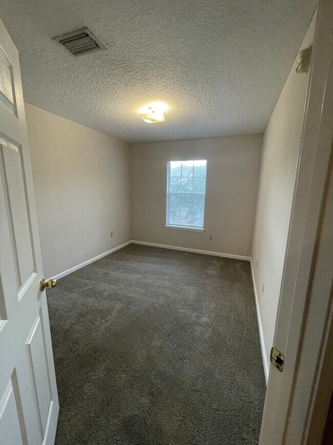 Foto del edificio - 5260 Collins Rd