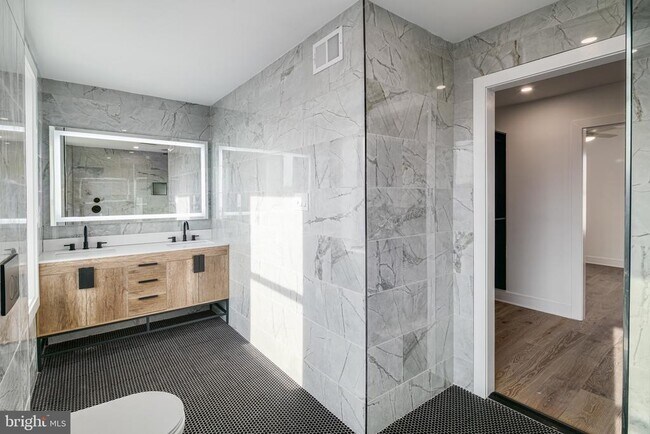 Foto del edificio - 2117 Clymer St