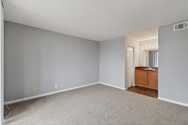 Building Photo - 728 Executive Center Dr