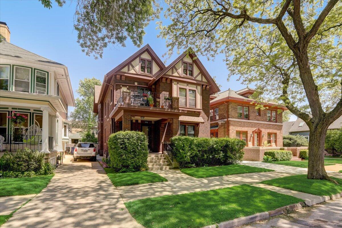 Primary Photo - 1015 College Ave