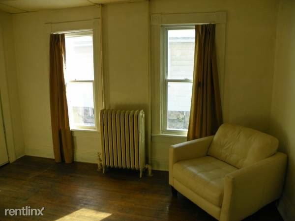 Building Photo - 107 Myrtle St