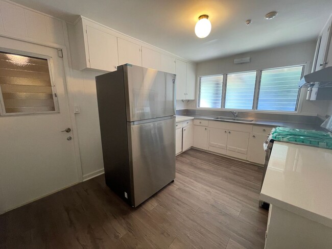 Building Photo - Large Moanalua Valley House - 3 bedroom, 2...
