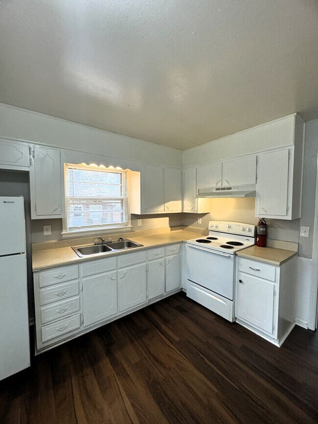 Building Photo - 2731 Clayton Dr NW
