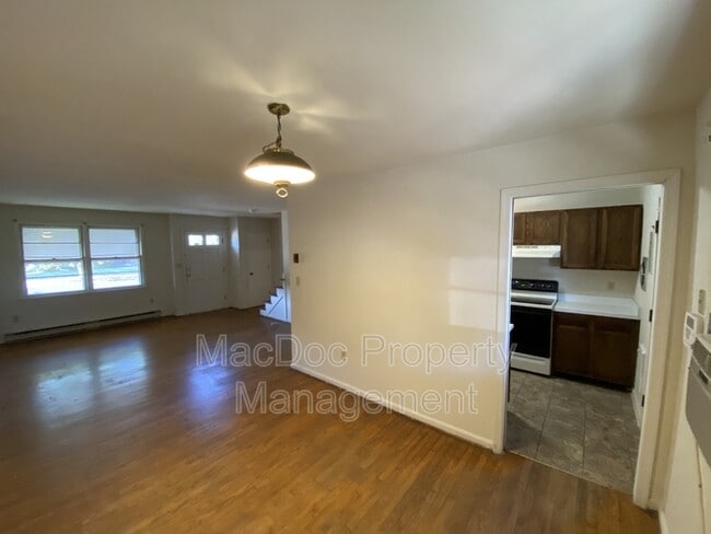 Foto del edificio - 5467 Potomac Dr