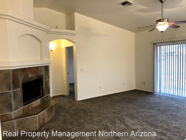 Building Photo - 3 br, 2 bath House - 3926 E. Snavely Plaza
