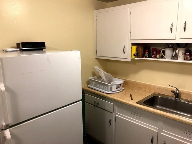 Building Photo - 15 Saran Ave