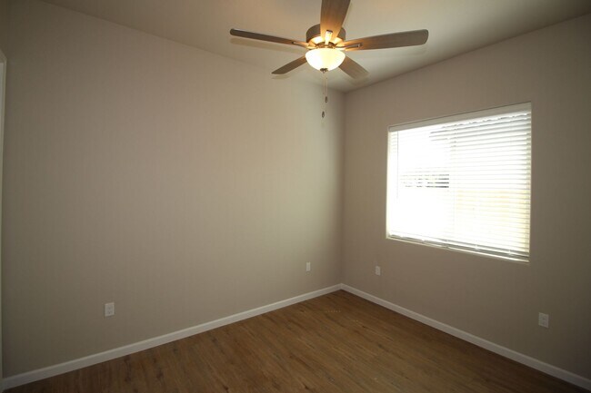 Foto del edificio - FOR RENT - BRAND NEW 2BED/2BATH - Clinton/Arthur - 2347\ N Arthur