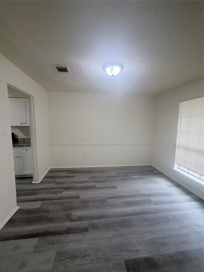 Building Photo - 8119 Knightwood Forest Dr