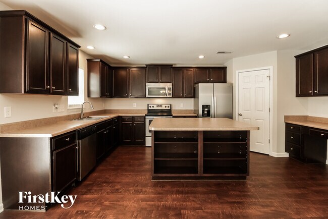 Foto del edificio - 5903 Landerwood Dr