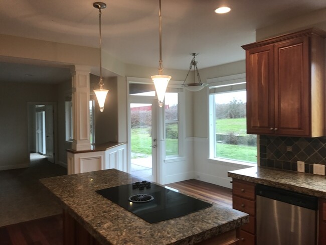 Building Photo - BEAUTIFUL FIVE BEDROOM IN RIDGEFIELD