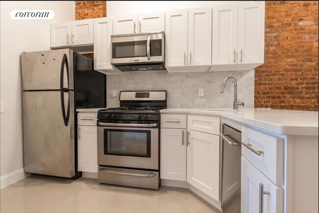 Foto del edificio - 636 Sterling Pl