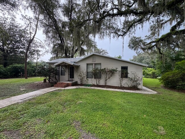 Building Photo - 4025 SW 20th Dr