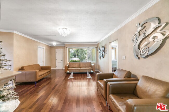 Foto del edificio - 717 E Cypress St