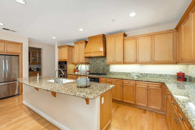 Foto del edificio - 15374 Falcon Crest Ct