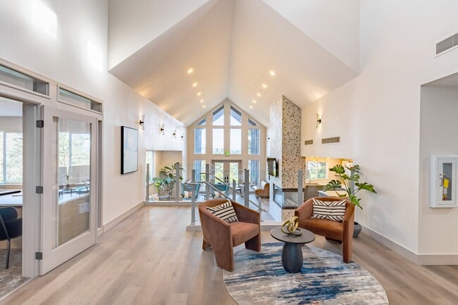 Building Photo - Skyline at Murrayhill