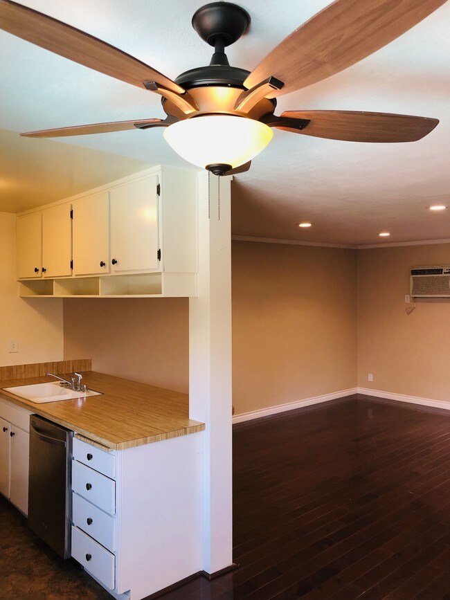 Cocina/sala de estar - 3907 La Crescenta Ave