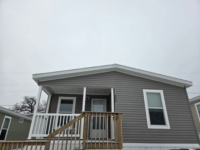 Building Photo - 221 Cardinal Ln