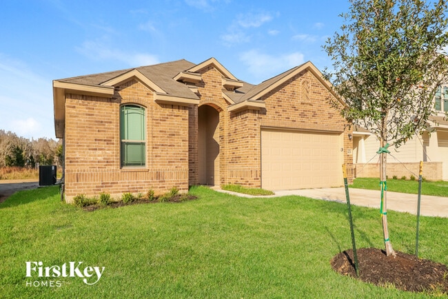 Building Photo - 14715 Country Club Dr