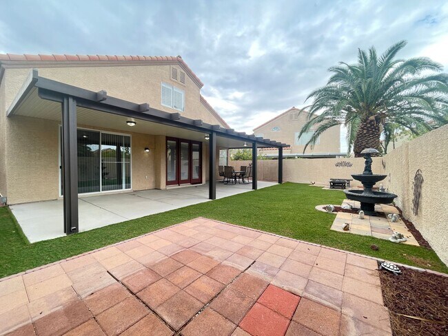 Foto del edificio - Gorgeous 2-story home in the Green Valley ...