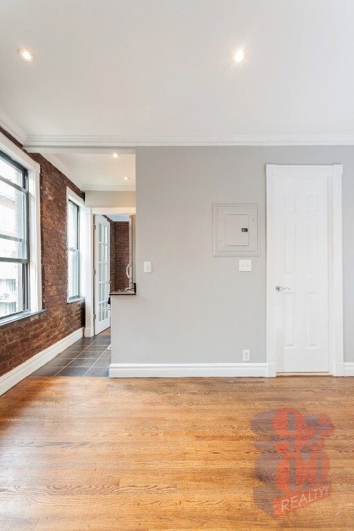 Building Photo - 416 E 13th St