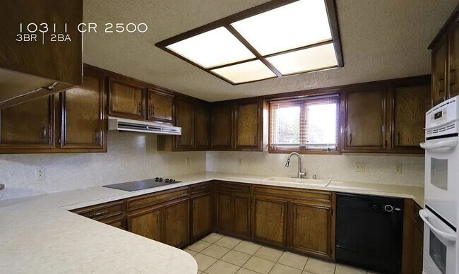 Building Photo - Country Living! 3/2/2 with Basement! Avail...
