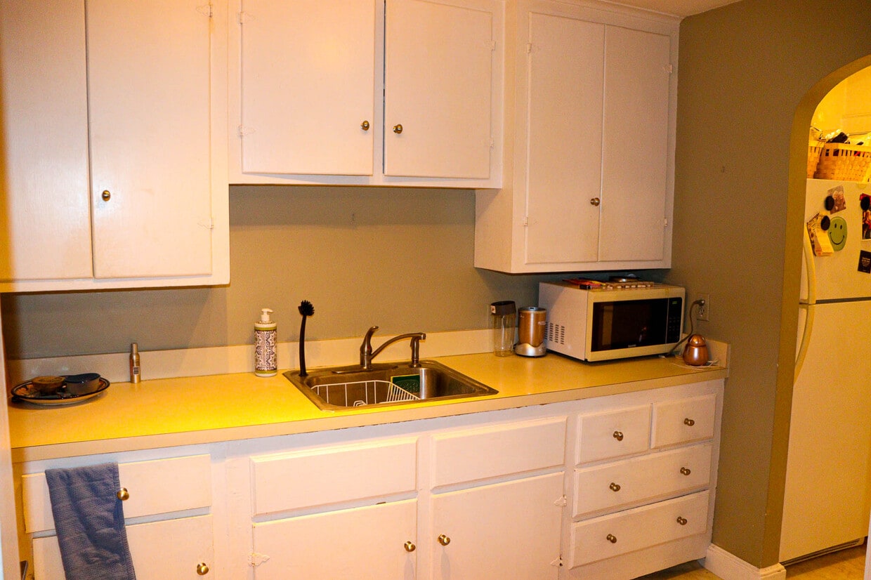 Primary Photo - 35 Russell St