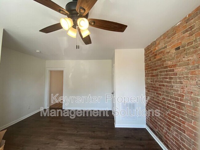 Foto del edificio - 253 N Augusta Ave