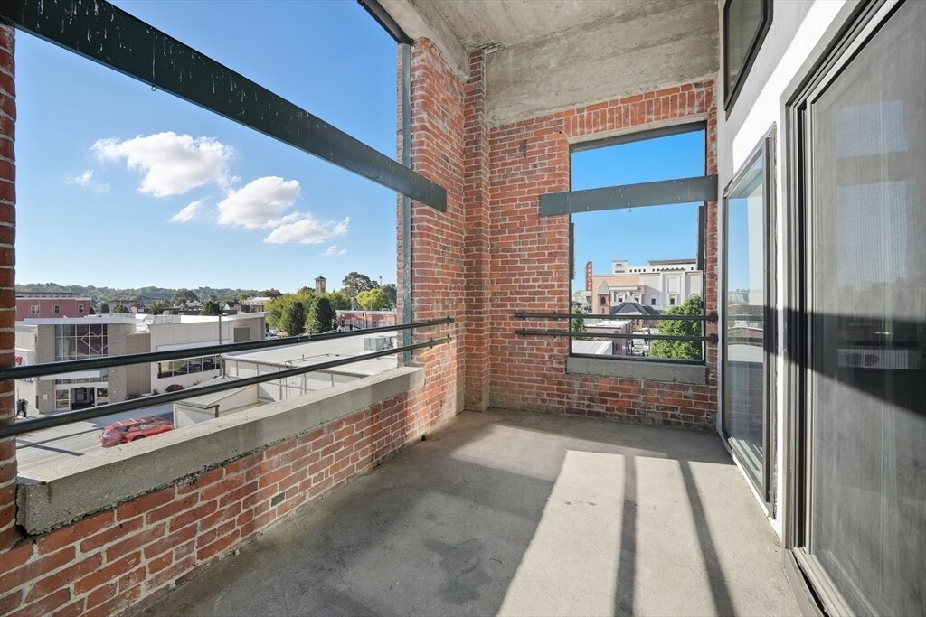 Building Photo - 11-31-31 Park St