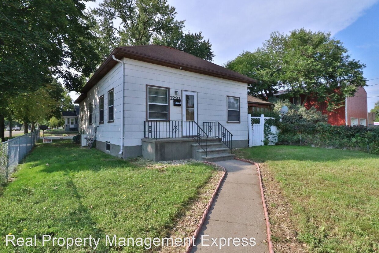 3 br, 1 bath House 1231 E 6th Street House Rental in Sioux Falls
