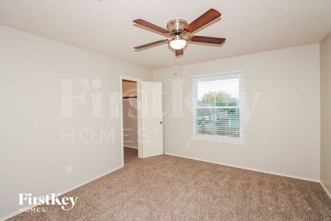 Foto del edificio - 10447 Falling Rapids Ct