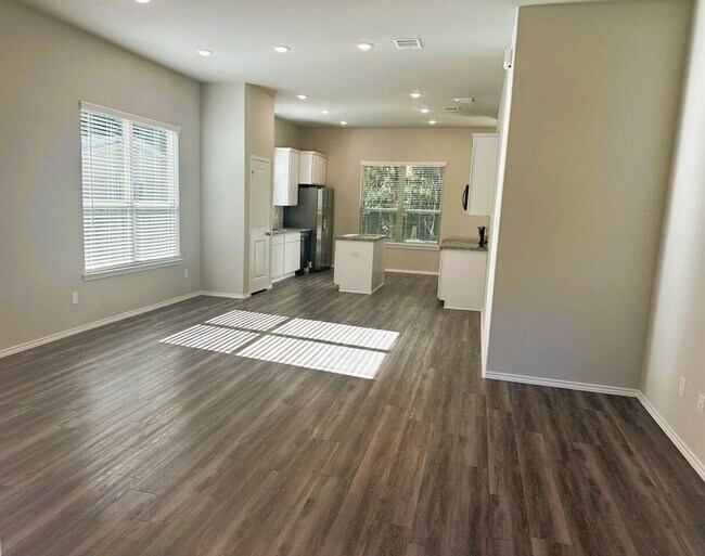 Building Photo - 710 Dogwood Trail