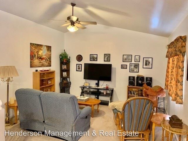 Foto del edificio - 3 br, 2 bath House - 380 E Hawthorn St.
