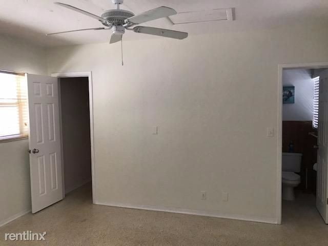 Building Photo - 2648 Middle River Dr