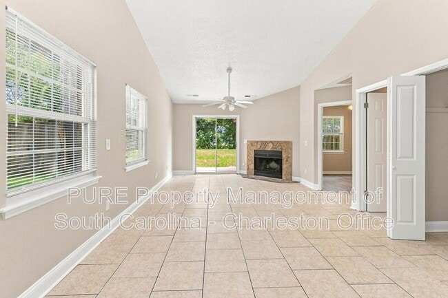 Building Photo - 9610 N Cardinal Dr