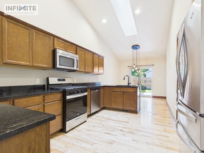 Foto del edificio - 895 Longbow Ln