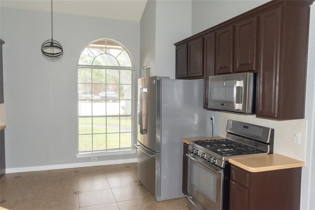 Building Photo - 822 Oak Lodge Ct