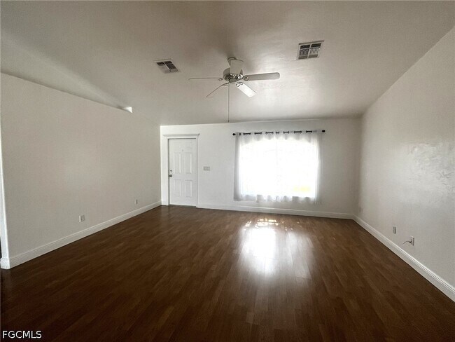 Foto del edificio - 2136 NW 22nd Pl