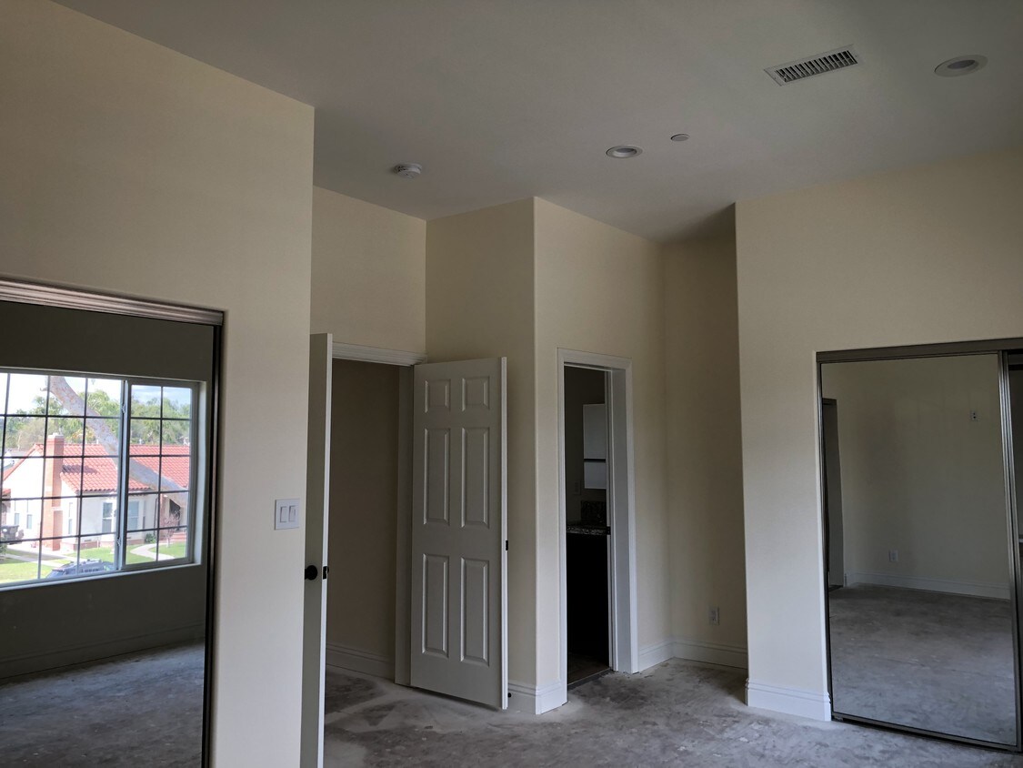 Master bdrm - 637 S Montebello Blvd