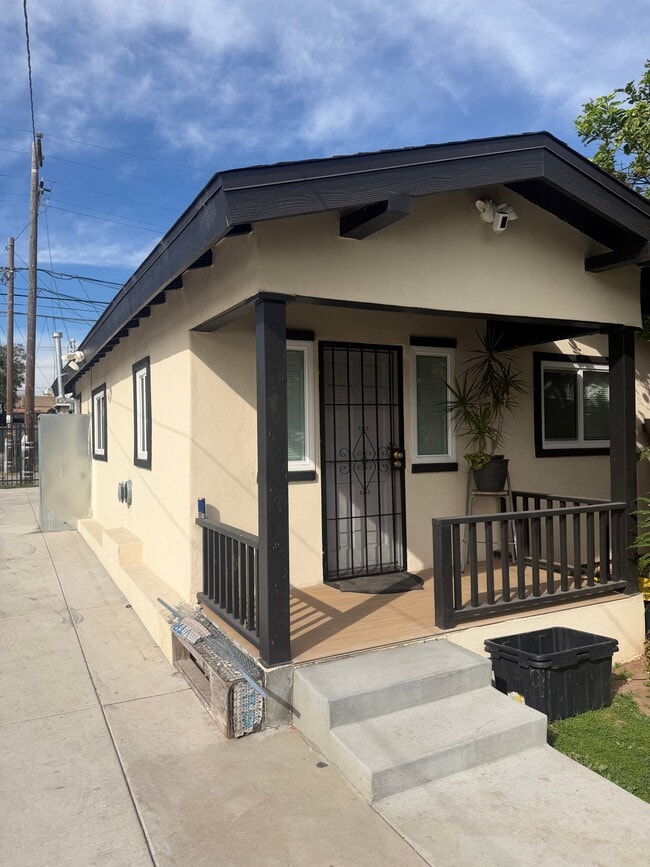 Building Photo - 2942 Newton Ave