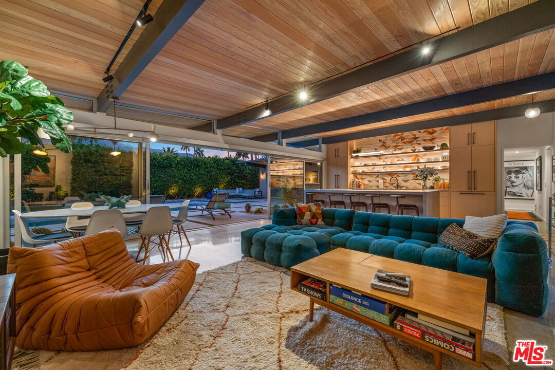 Foto principal - 207 N Debby Dr