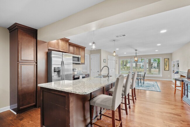 Building Photo - Spacious 4-Bedroom, 2.5-Bath Home E Duffy