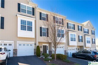 Building Photo - 6028 Valley Forge Dr