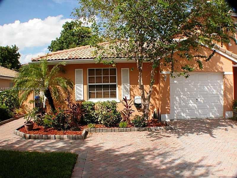 Foto principal - 9151 NW 40th St