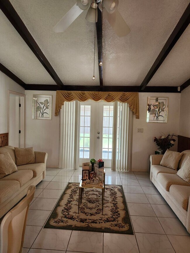Foto del edificio - VERY NICE PORT CHARLOTTE HOME FOR ANNUAL RENT!