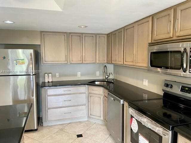 Building Photo - 613 N University Dr