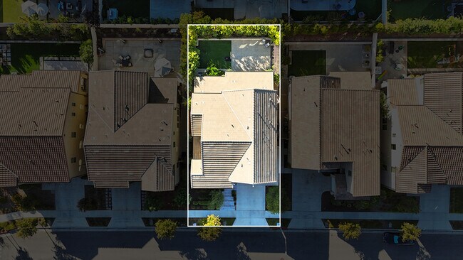 Foto del edificio - Light and bright 4 bedroom 3 bath beauty i...