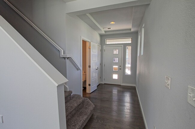 Foto del edificio - 5 bed 3.5 bath home in the Meadows