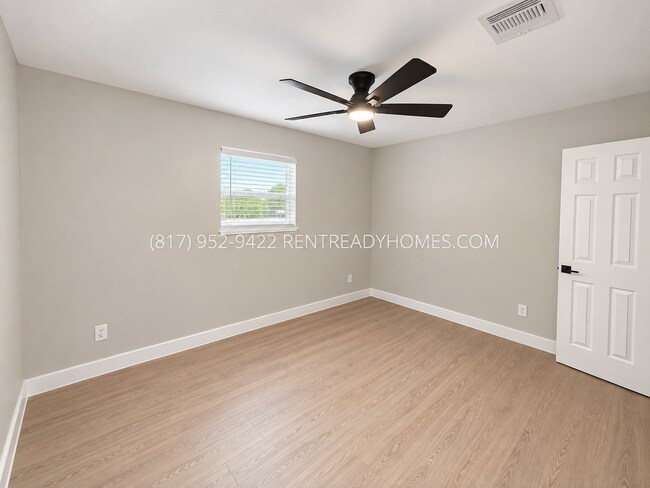 Foto del edificio - 8714 Twisting Vine Ln