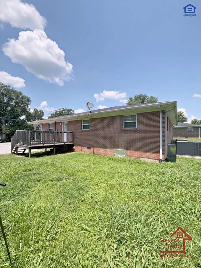 Building Photo - 207 Bermuda Dr