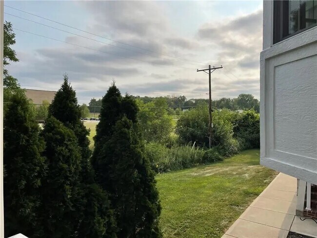 Building Photo - 837 S Park Trail Dr